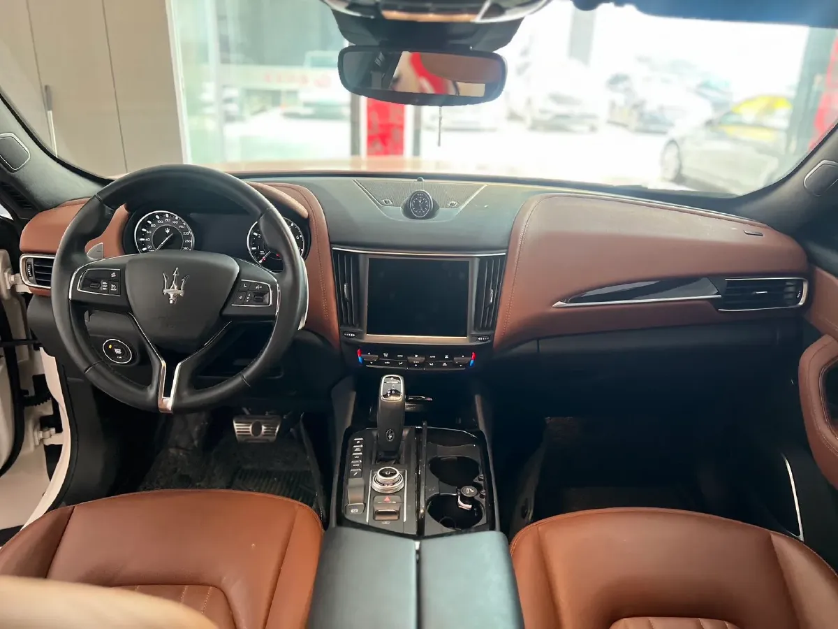 2022 Maserati Levante 2.0T 330HP L4 8AT,autocango,china used car exporter,china ev exporter,chinese used car exporter,chinese used ev exporter