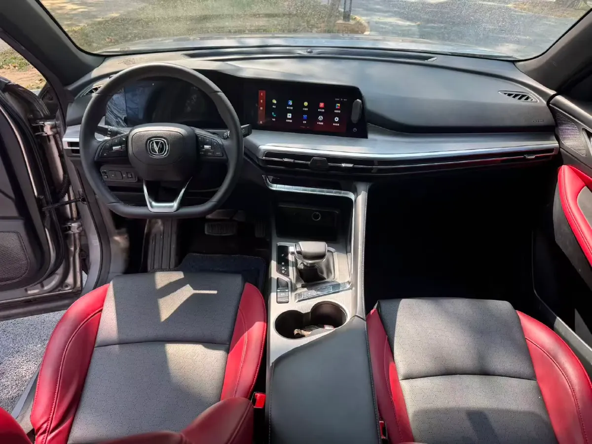 2021 ChangAn CS35 Plus 1.4T 160HP L4 7DCT,autocango,china used car exporter,china ev exporter,chinese used car exporter,chinese used ev exporter