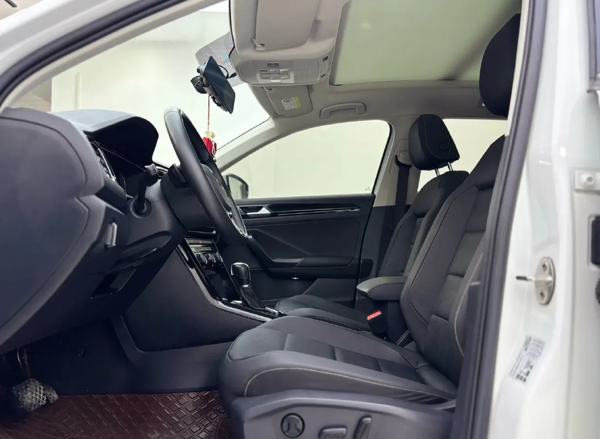 2022 Volkswagen T-Roc 1.4T 150HP L4 7DCT,autocango,china used car exporter,china ev exporter,chinese used car exporter,chinese used ev exporter