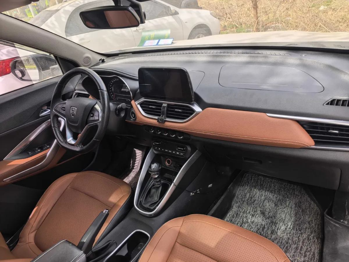 2019 BaoJun 730 1.5L 105HP L4 6MT,autocango,china used car exporter,china ev exporter,chinese used car exporter,chinese used ev exporter