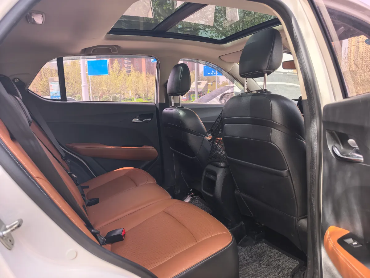 2019 BaoJun 730 1.5L 105HP L4 6MT,autocango,china used car exporter,china ev exporter,chinese used car exporter,chinese used ev exporter