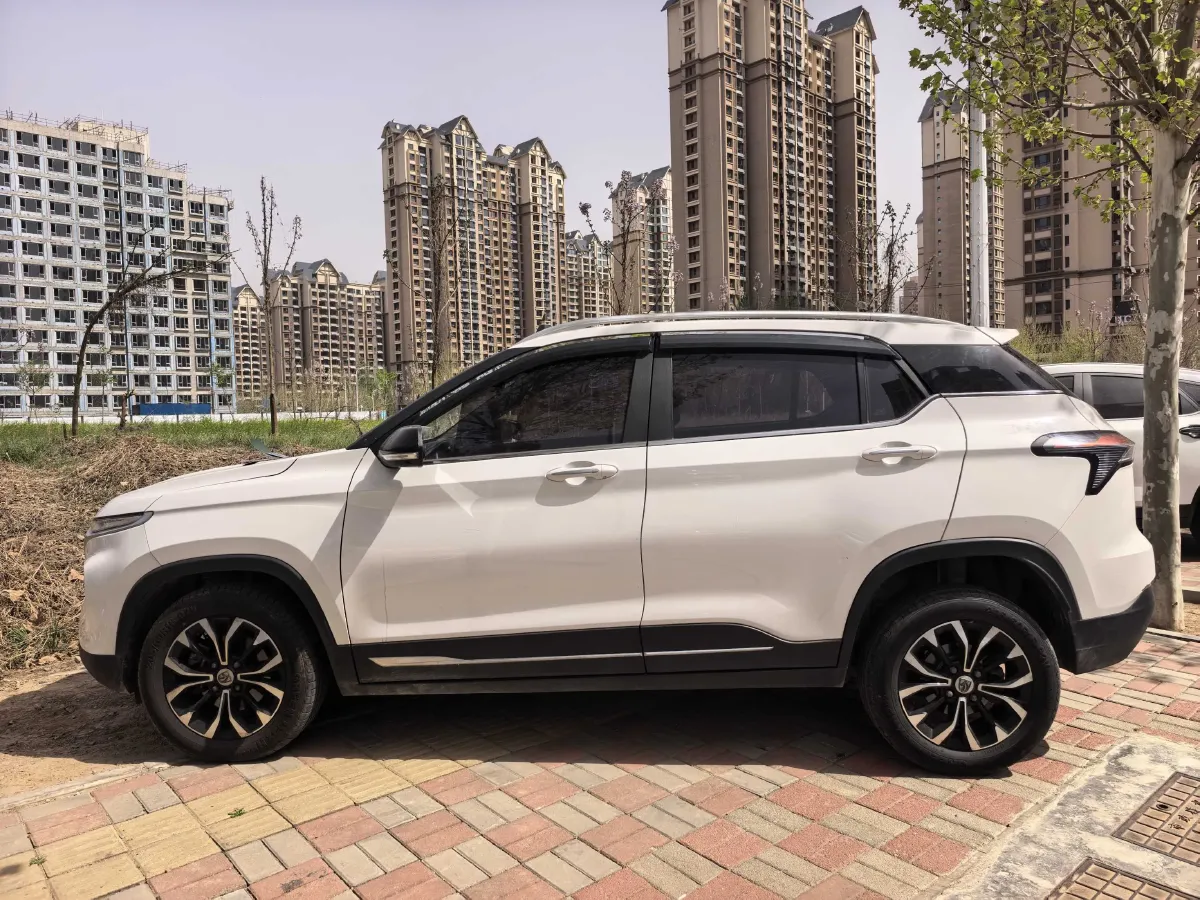 2019 BaoJun 730 1.5L 105HP L4 6MT,autocango,china used car exporter,china ev exporter,chinese used car exporter,chinese used ev exporter
