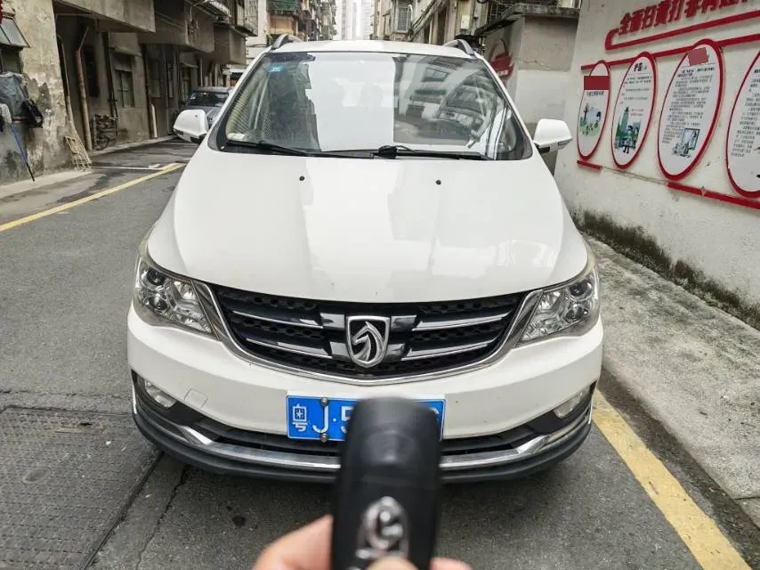 2016 BaoJun 560 1.5T 150HP L4 6MT,autocango,china used car exporter,china ev exporter,chinese used car exporter,chinese used ev exporter