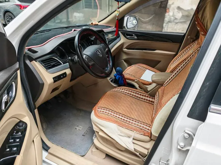 2016 BaoJun 560 1.5T 150HP L4 6MT,autocango,china used car exporter,china ev exporter,chinese used car exporter,chinese used ev exporter