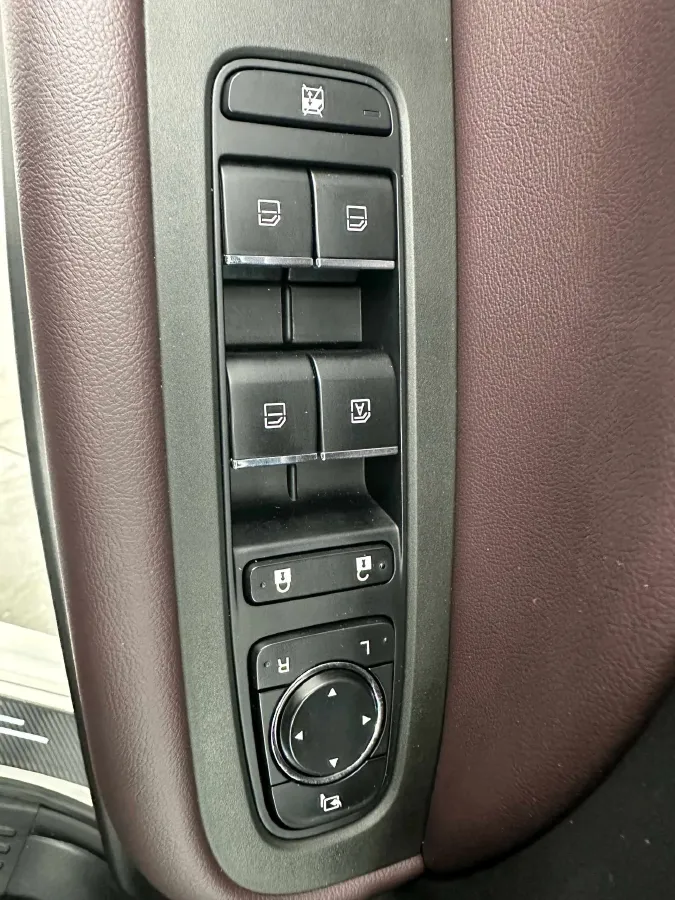 2021 GAC Trumpchi M6 1.5T 169HP L4 7DCT,autocango,china used car exporter,china ev exporter,chinese used car exporter,chinese used ev exporter