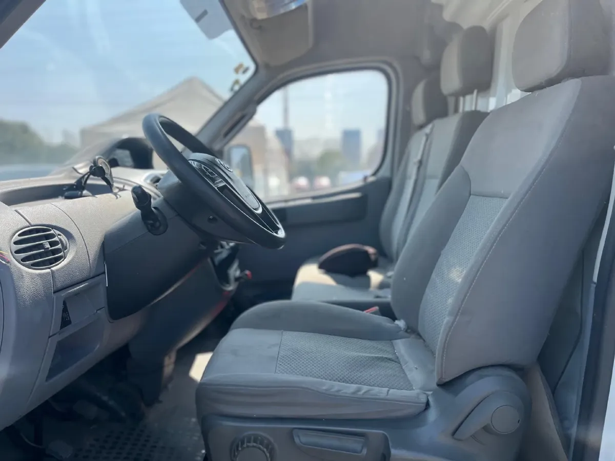 2020 MAXUS XinTu V80 2.5T 136HP L4 6MT,autocango,china used car exporter,china ev exporter,chinese used car exporter,chinese used ev exporter