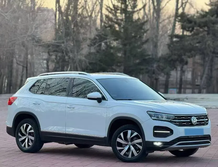 2019 Jeep Cherokee 2.0T 234HP L4 9AT,autocango,china used car exporter,china ev exporter,chinese used car exporter,chinese used ev exporter