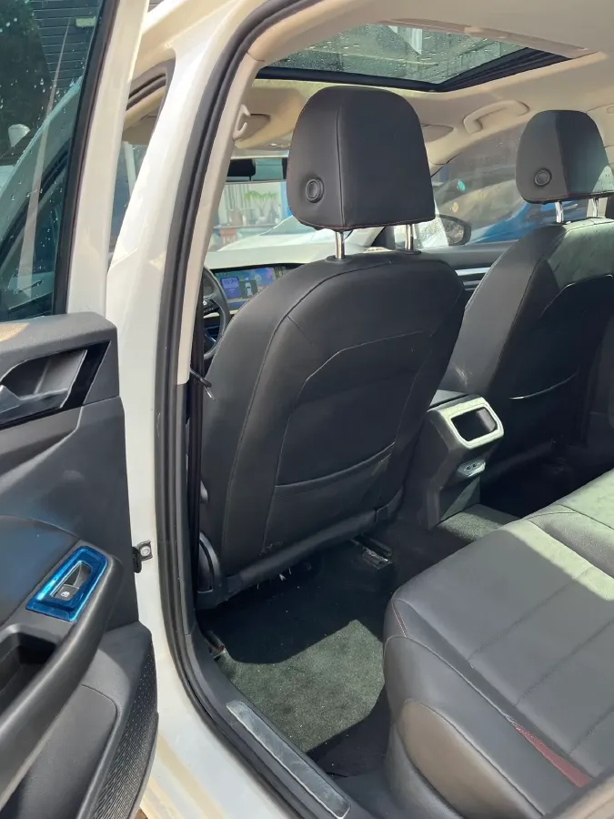 2019 MAXUS XinTu V80 2.5T 136HP L4 6MT,autocango,china used car exporter,china ev exporter,chinese used car exporter,chinese used ev exporter