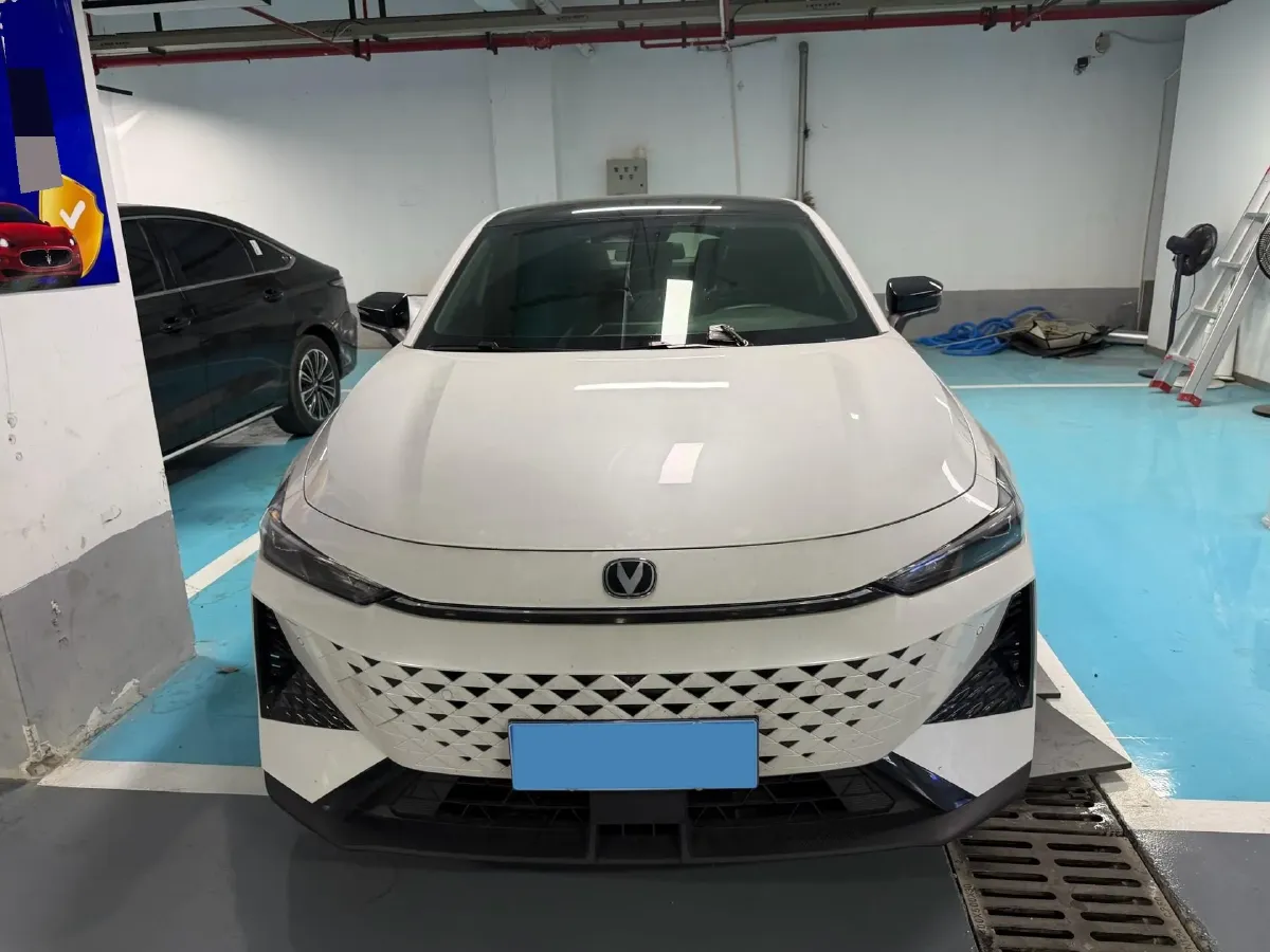 2024 ChangAn UNI-V 1.5T 188HP L4 7DCT,autocango,china used car exporter,china ev exporter,chinese used car exporter,chinese used ev exporter