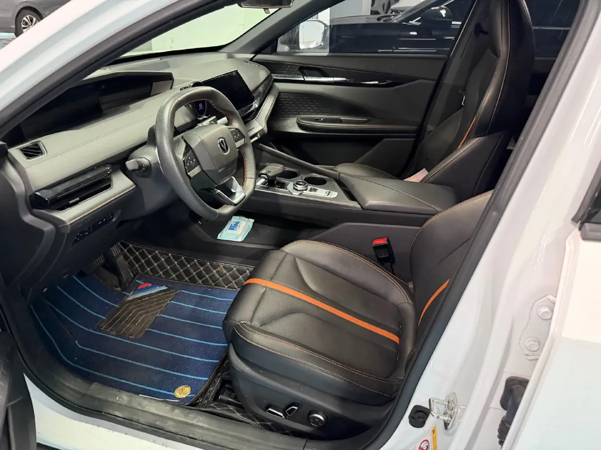 2024 ChangAn UNI-V 1.5T 188HP L4 7DCT,autocango,china used car exporter,china ev exporter,chinese used car exporter,chinese used ev exporter