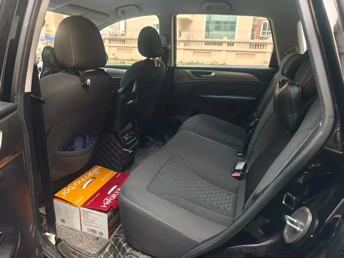 2022 ChangAn Oshan X7 Plus 1.5T 170HP L4 6MT,autocango,china used car exporter,china ev exporter,chinese used car exporter,chinese used ev exporter