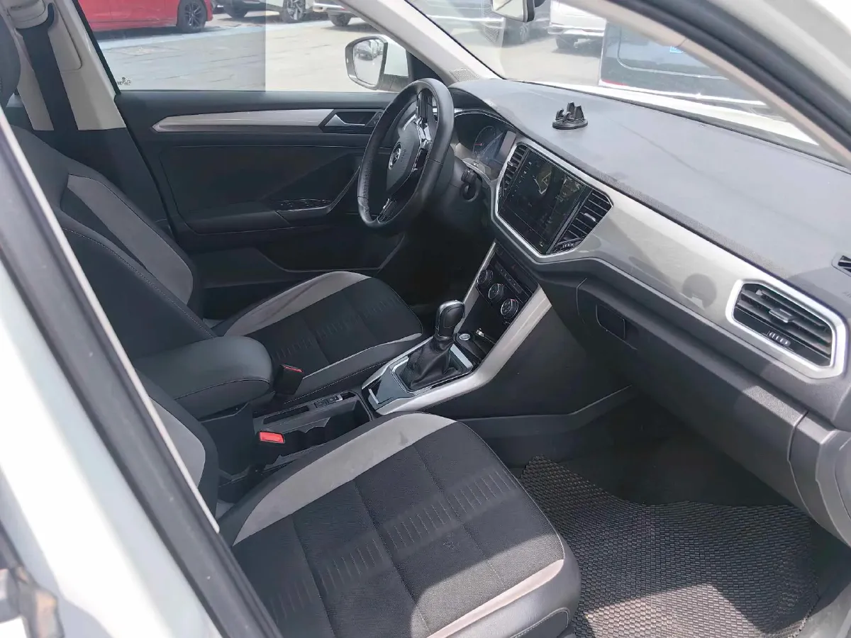 2023 Volkswagen T-Roc 1.4T 150HP L4 7DCT,autocango,china used car exporter,china ev exporter,chinese used car exporter,chinese used ev exporter