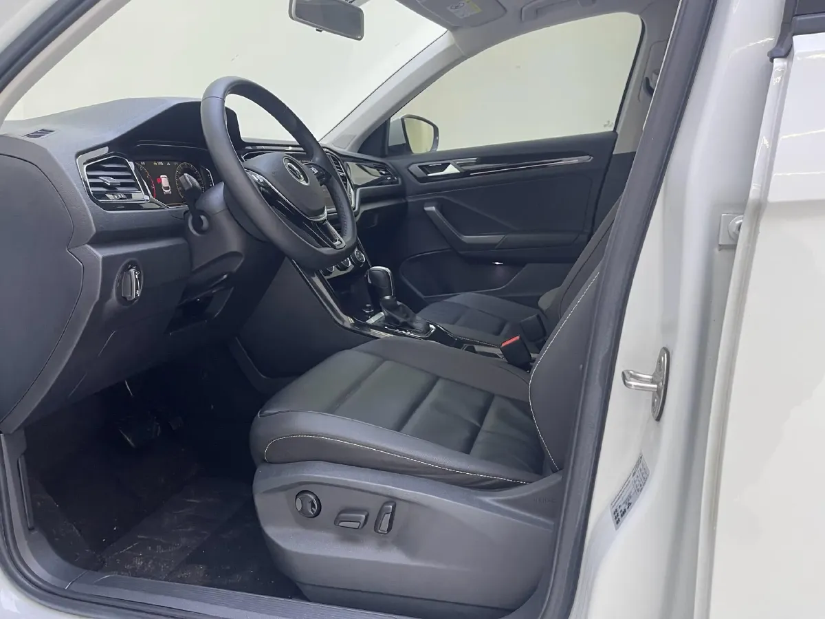 2022 Volkswagen T-Roc 1.4T 150HP L4 7DCT,autocango,china used car exporter,china ev exporter,chinese used car exporter,chinese used ev exporter