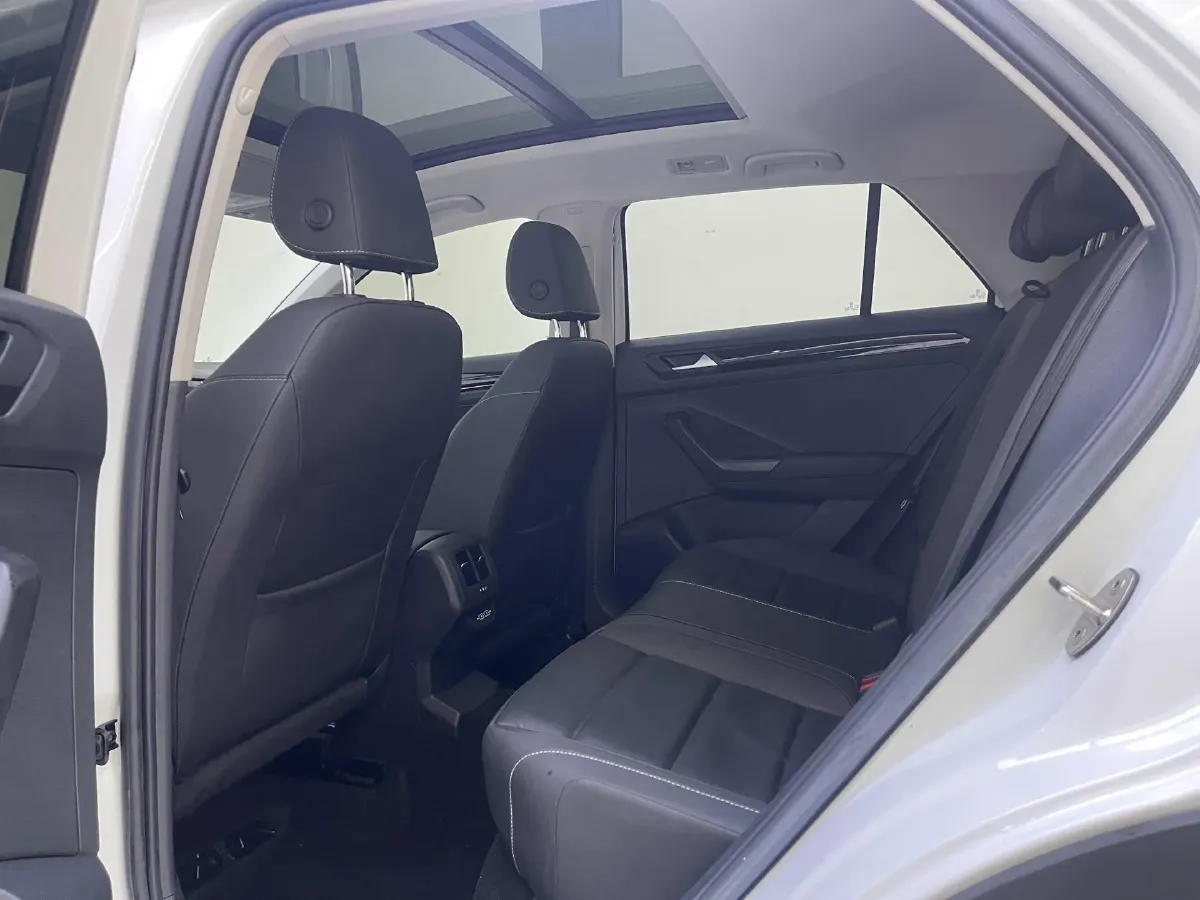 2022 Volkswagen T-Roc 1.4T 150HP L4 7DCT,autocango,china used car exporter,china ev exporter,chinese used car exporter,chinese used ev exporter