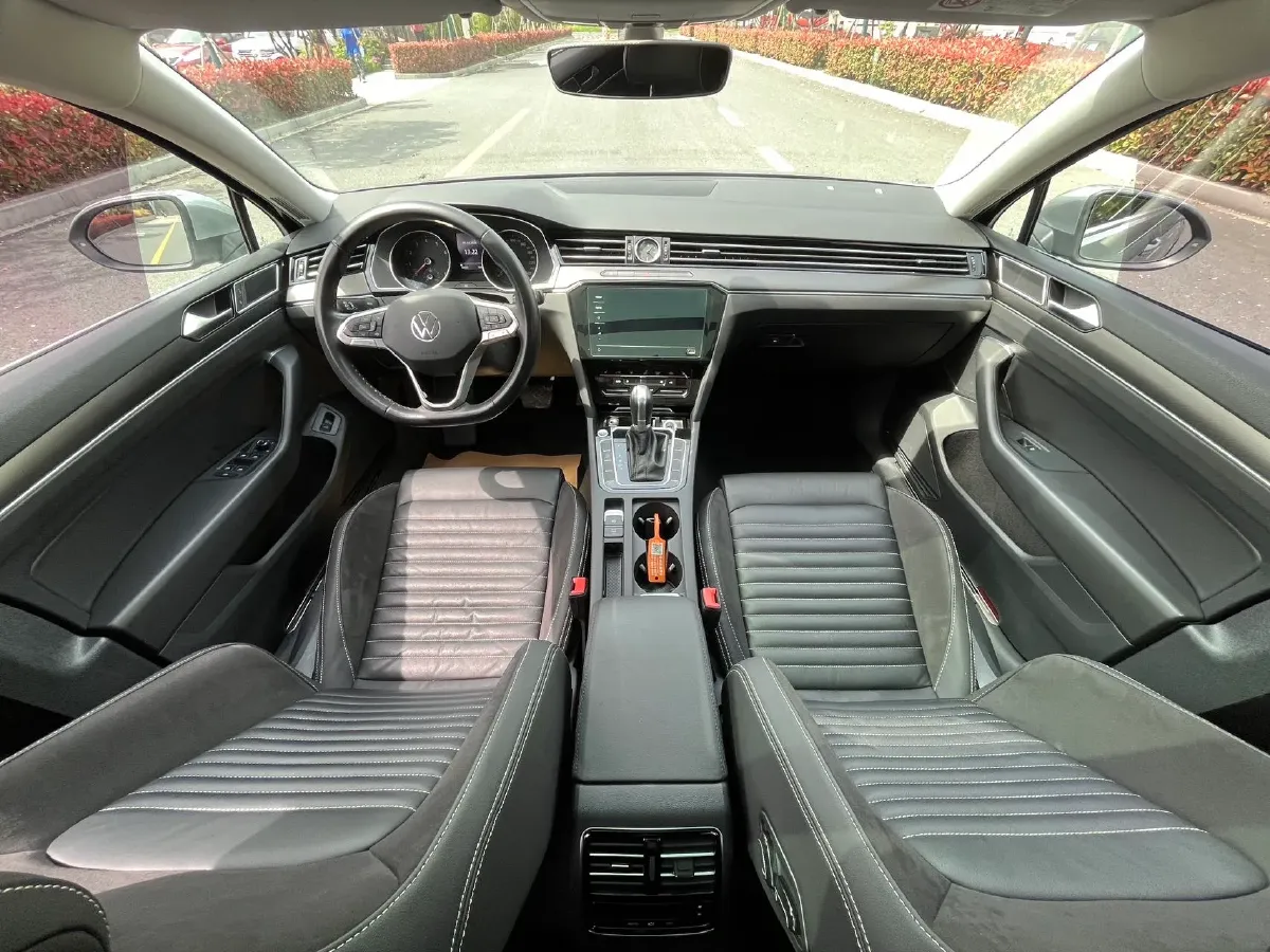 2020 Volkswagen Magotan 2.0T 186HP L4 7DCT,autocango,china used car exporter,china ev exporter,chinese used car exporter,chinese used ev exporter