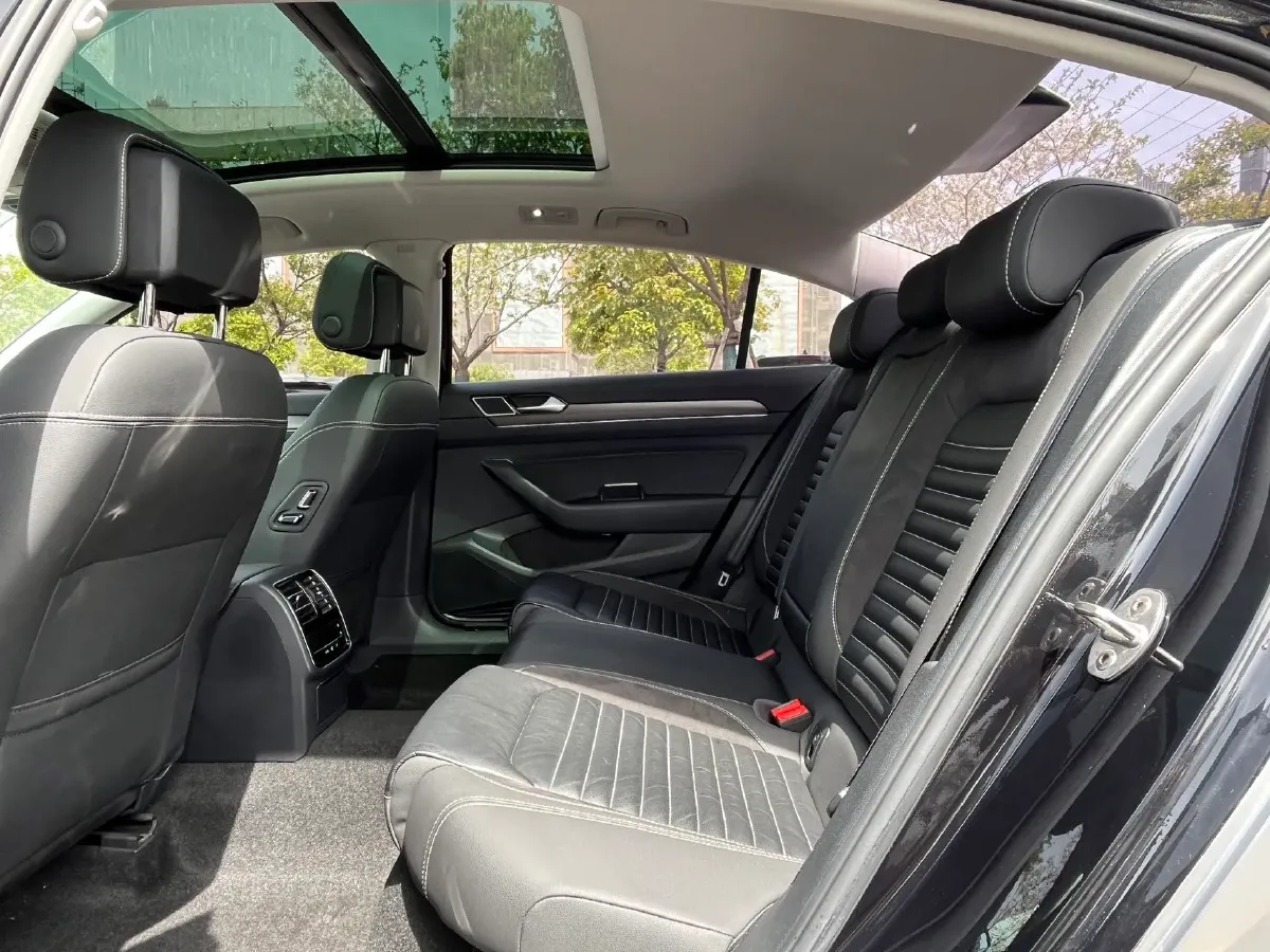 2020 Volkswagen Magotan 2.0T 186HP L4 7DCT,autocango,china used car exporter,china ev exporter,chinese used car exporter,chinese used ev exporter