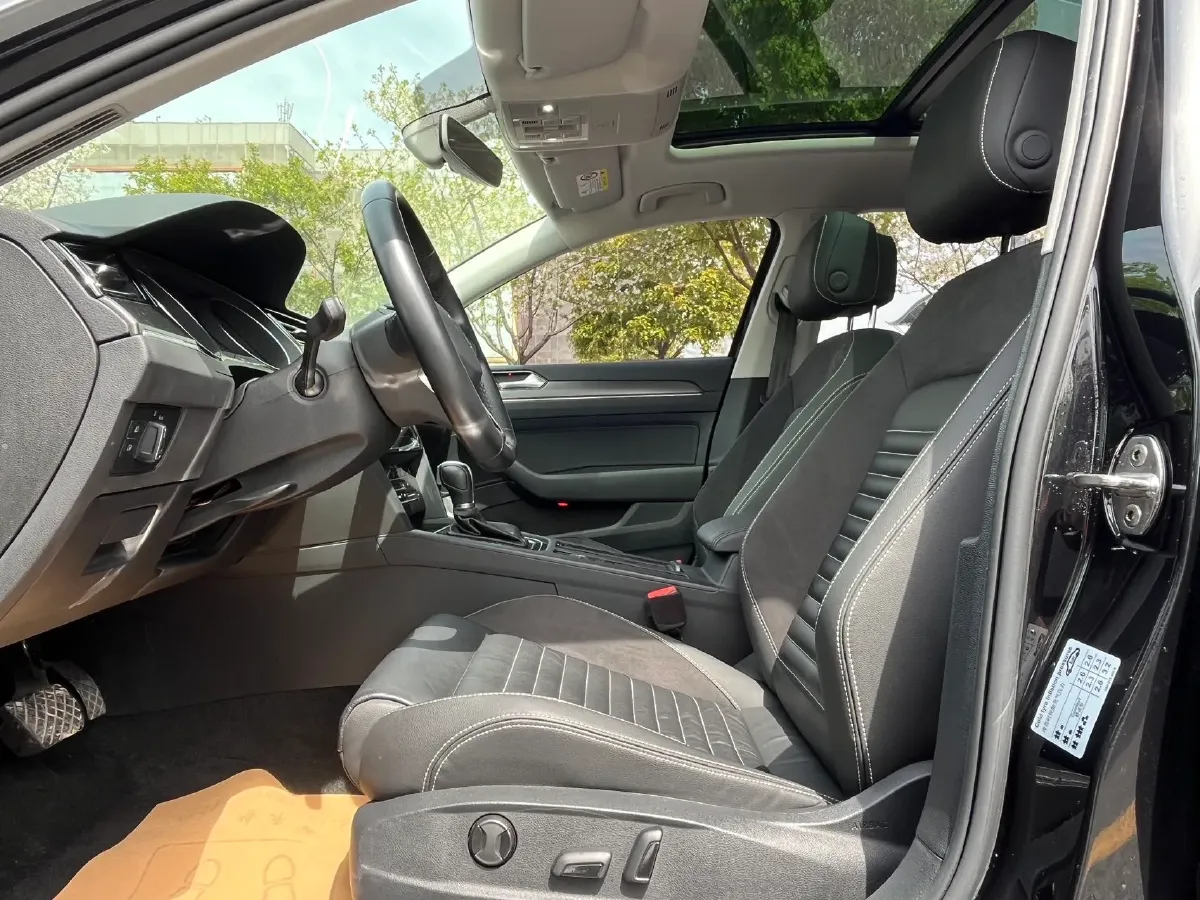 2020 Volkswagen Magotan 2.0T 186HP L4 7DCT,autocango,china used car exporter,china ev exporter,chinese used car exporter,chinese used ev exporter