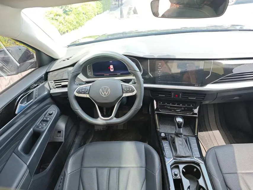 2025 Volkswagen Passat 2.0T 220HP L4 7DCT,autocango,china used car exporter,china ev exporter,chinese used car exporter,chinese used ev exporter