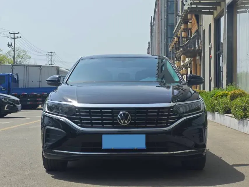 2025 Volkswagen Passat 2.0T 220HP L4 7DCT,autocango,china used car exporter,china ev exporter,chinese used car exporter,chinese used ev exporter