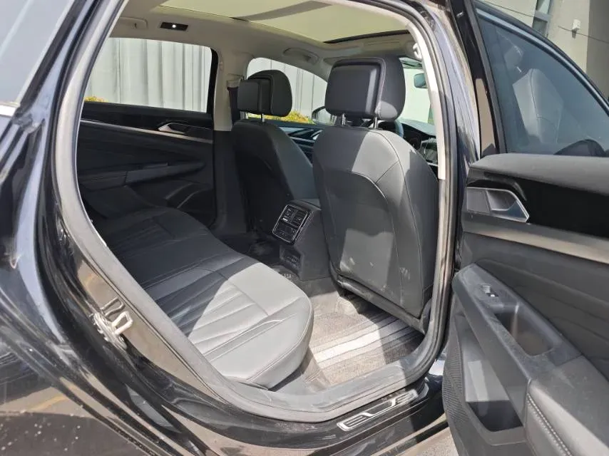 2025 Volkswagen Passat 2.0T 220HP L4 7DCT,autocango,china used car exporter,china ev exporter,chinese used car exporter,chinese used ev exporter