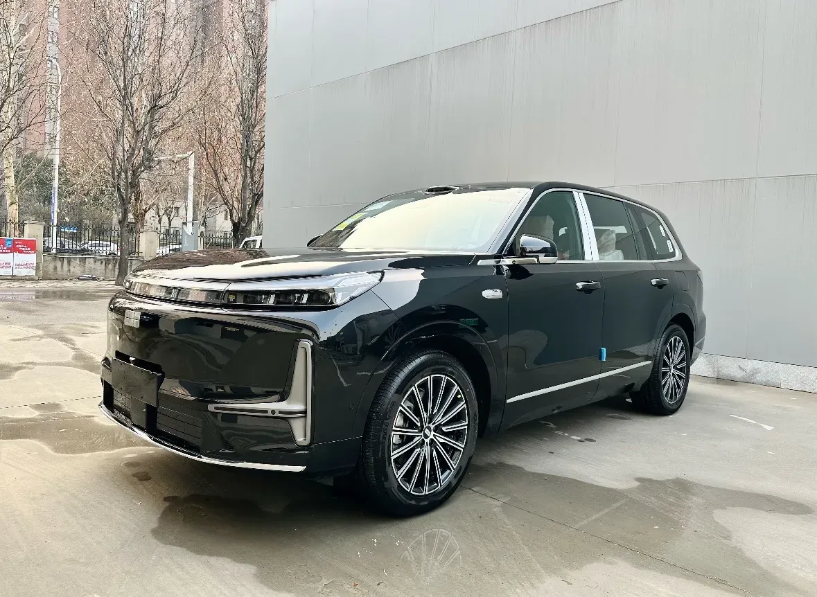 2025 Volkswagen Tiguan L 2.0T 220HP L4 7DCT,autocango,china used car exporter,china ev exporter,chinese used car exporter,chinese used ev exporter