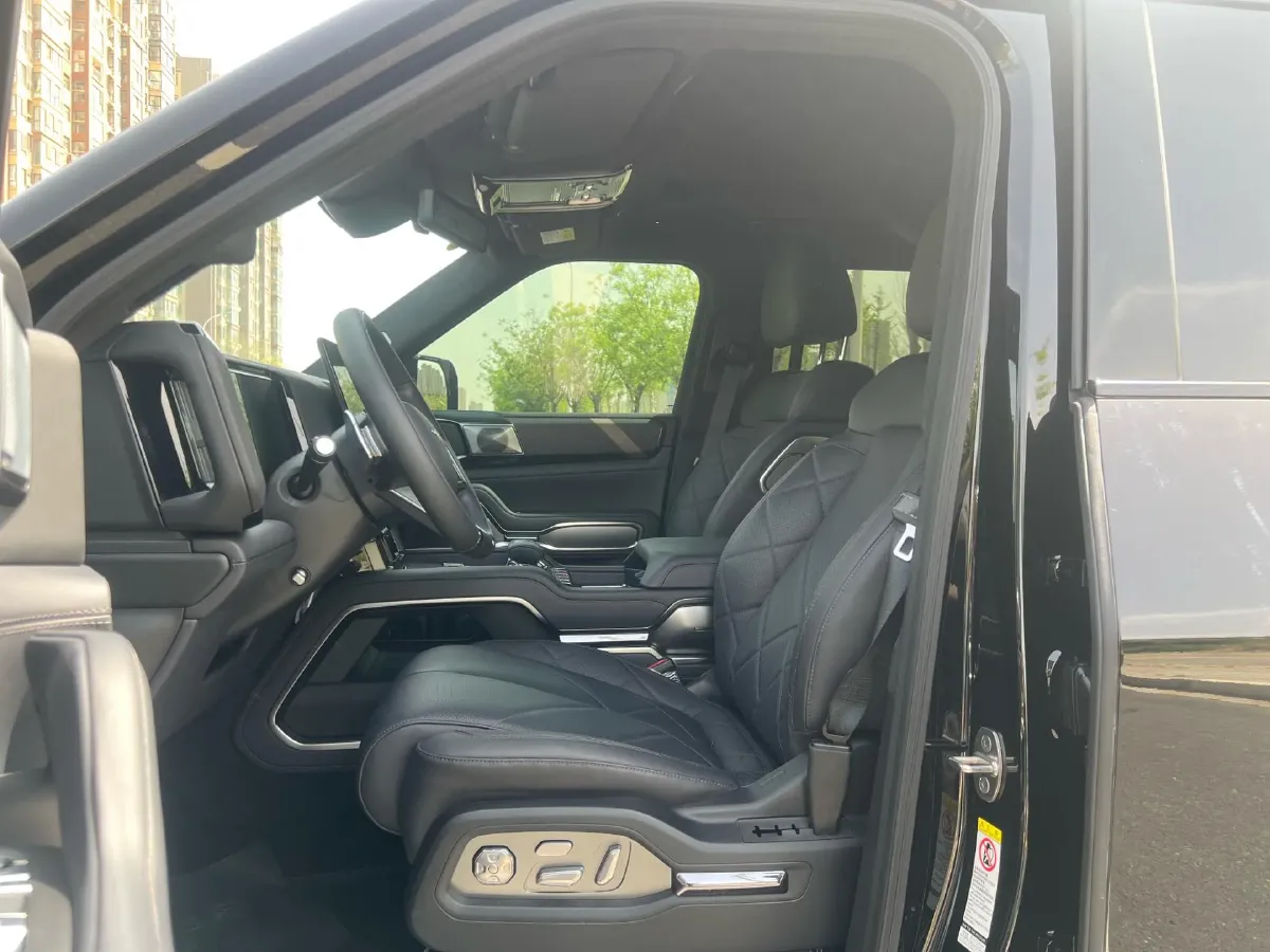 2025 FangChengBao Bao 8 2.0T 245HP L4 E-CVT PHEV 36.8KWH,autocango,china used car exporter,china ev exporter,chinese used car exporter,chinese used ev exporter