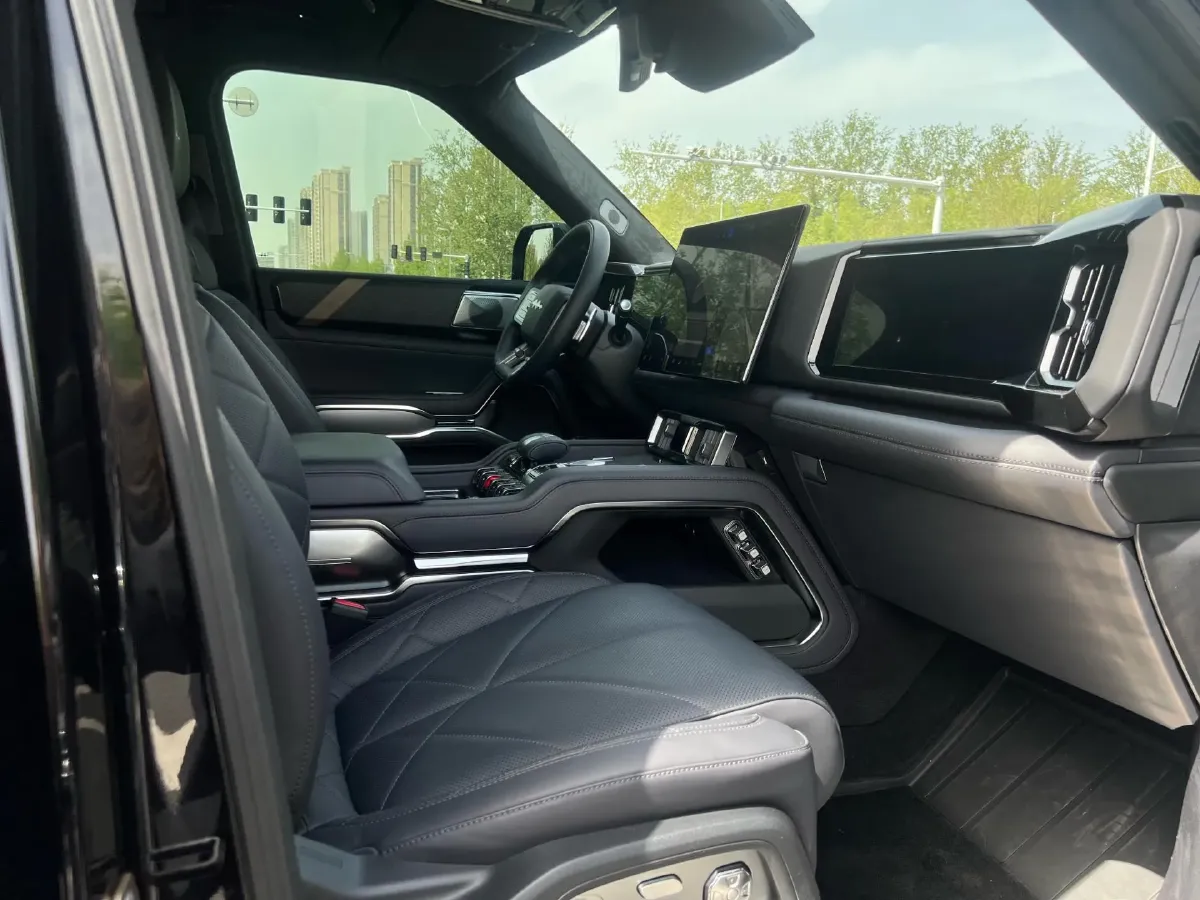 2025 FangChengBao Bao 8 2.0T 245HP L4 E-CVT PHEV 36.8KWH,autocango,china used car exporter,china ev exporter,chinese used car exporter,chinese used ev exporter