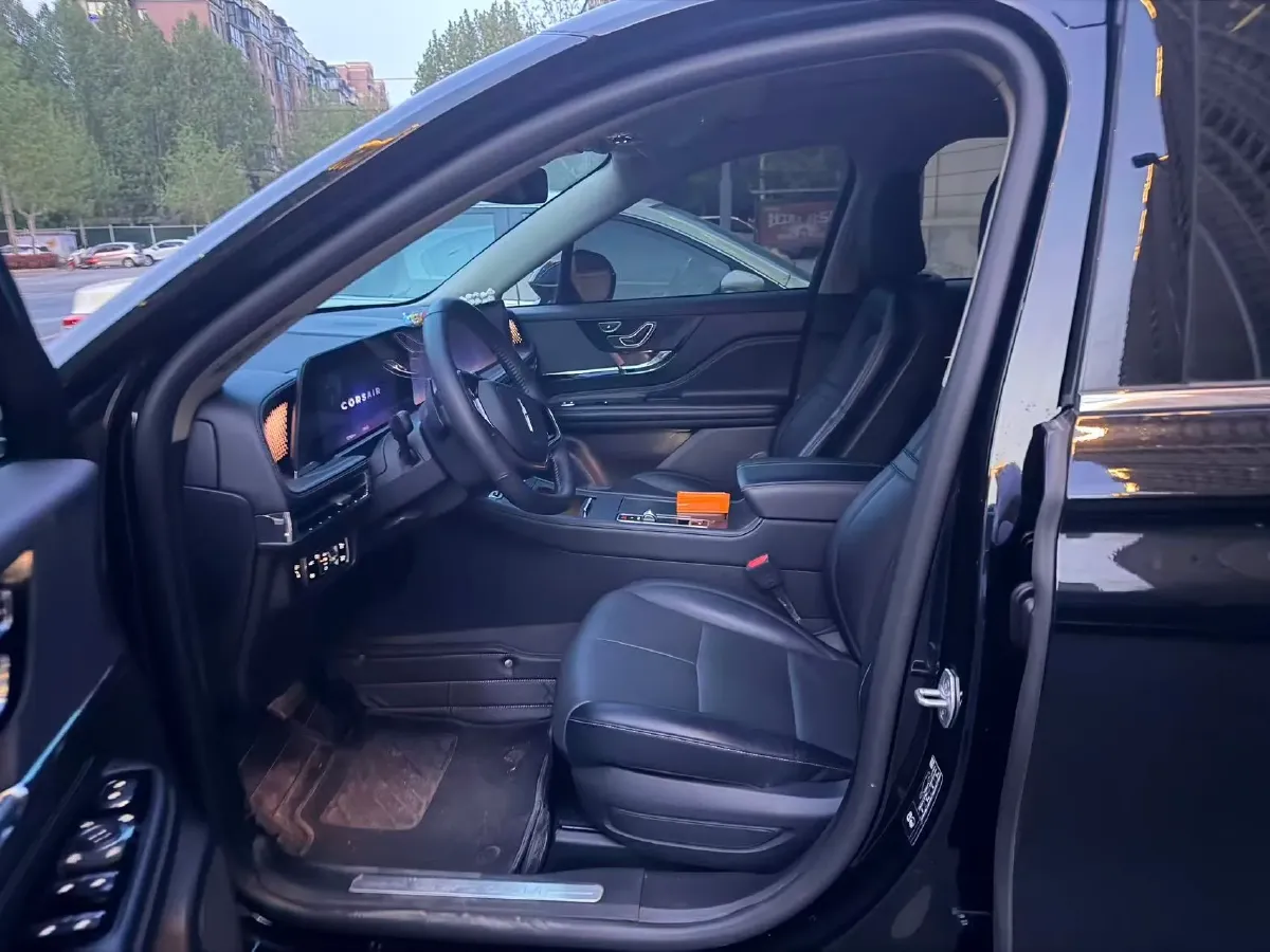 2025 Lincoln Corsair 2.0T 261HP L4 8AT,autocango,china used car exporter,china ev exporter,chinese used car exporter,chinese used ev exporter