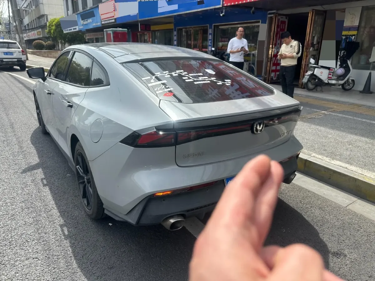 2022 ChangAn UNI-V 1.5T 188HP L4 7DCT,autocango,china used car exporter,china ev exporter,chinese used car exporter,chinese used ev exporter