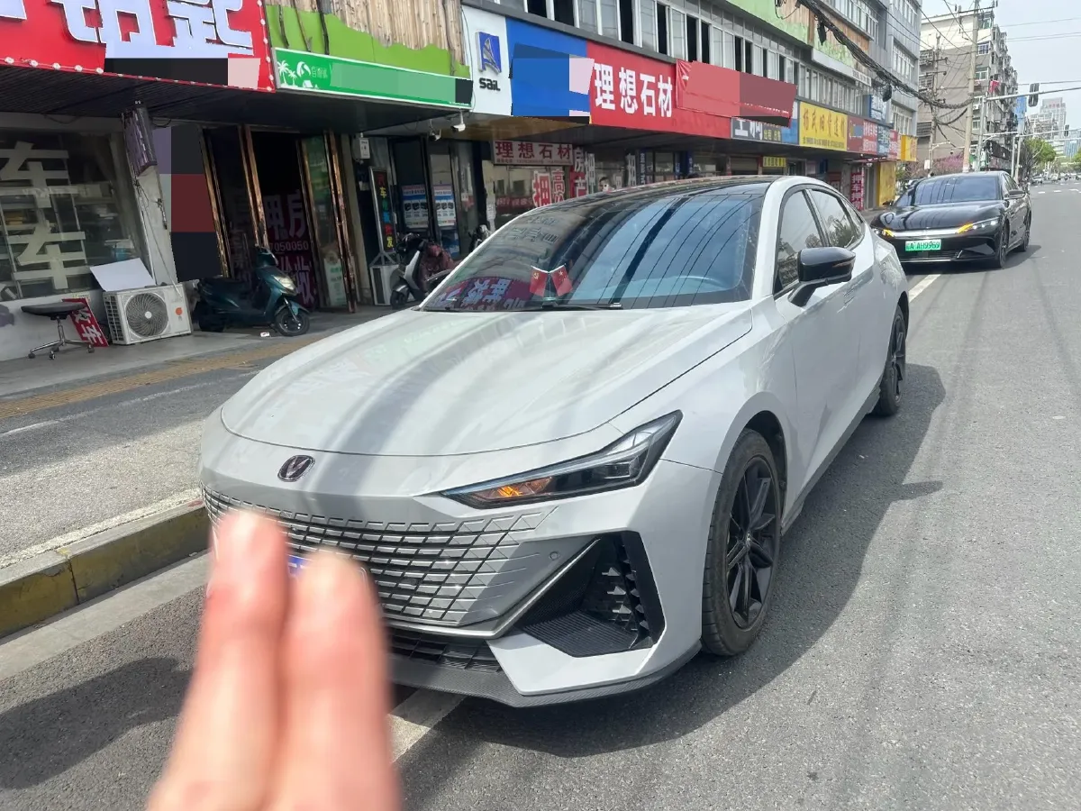 2022 ChangAn UNI-V 1.5T 188HP L4 7DCT,autocango,china used car exporter,china ev exporter,chinese used car exporter,chinese used ev exporter