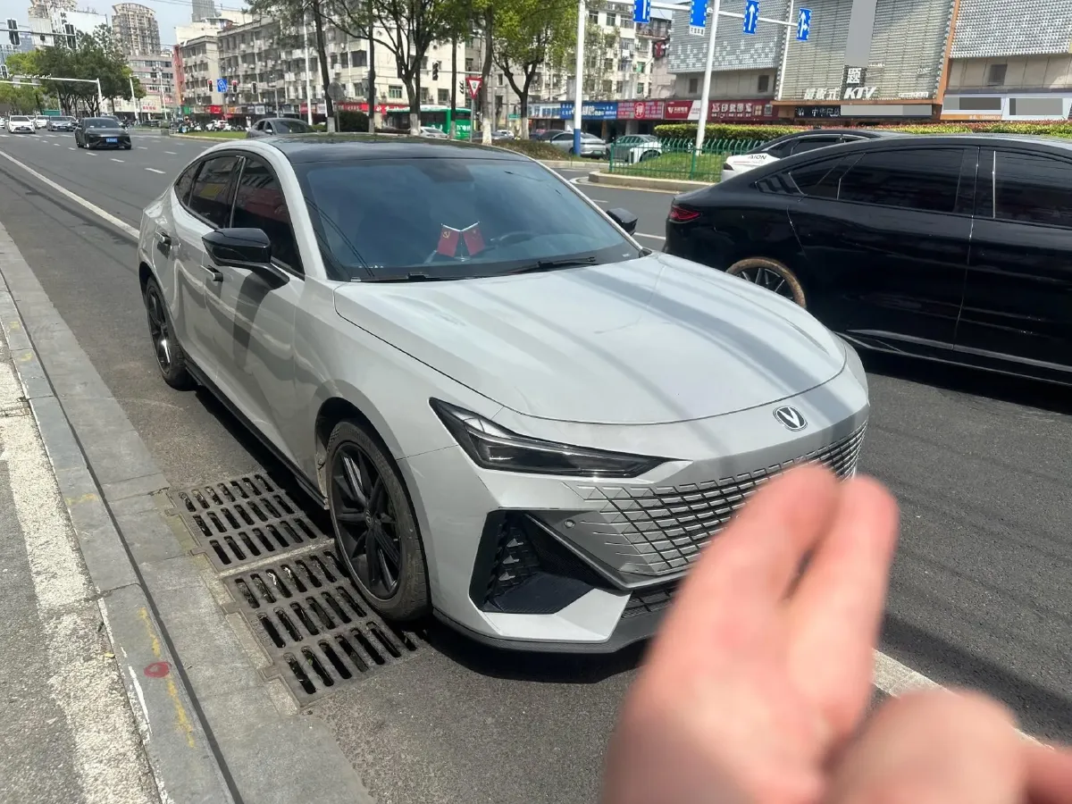 2022 ChangAn UNI-V 1.5T 188HP L4 7DCT,autocango,china used car exporter,china ev exporter,chinese used car exporter,chinese used ev exporter