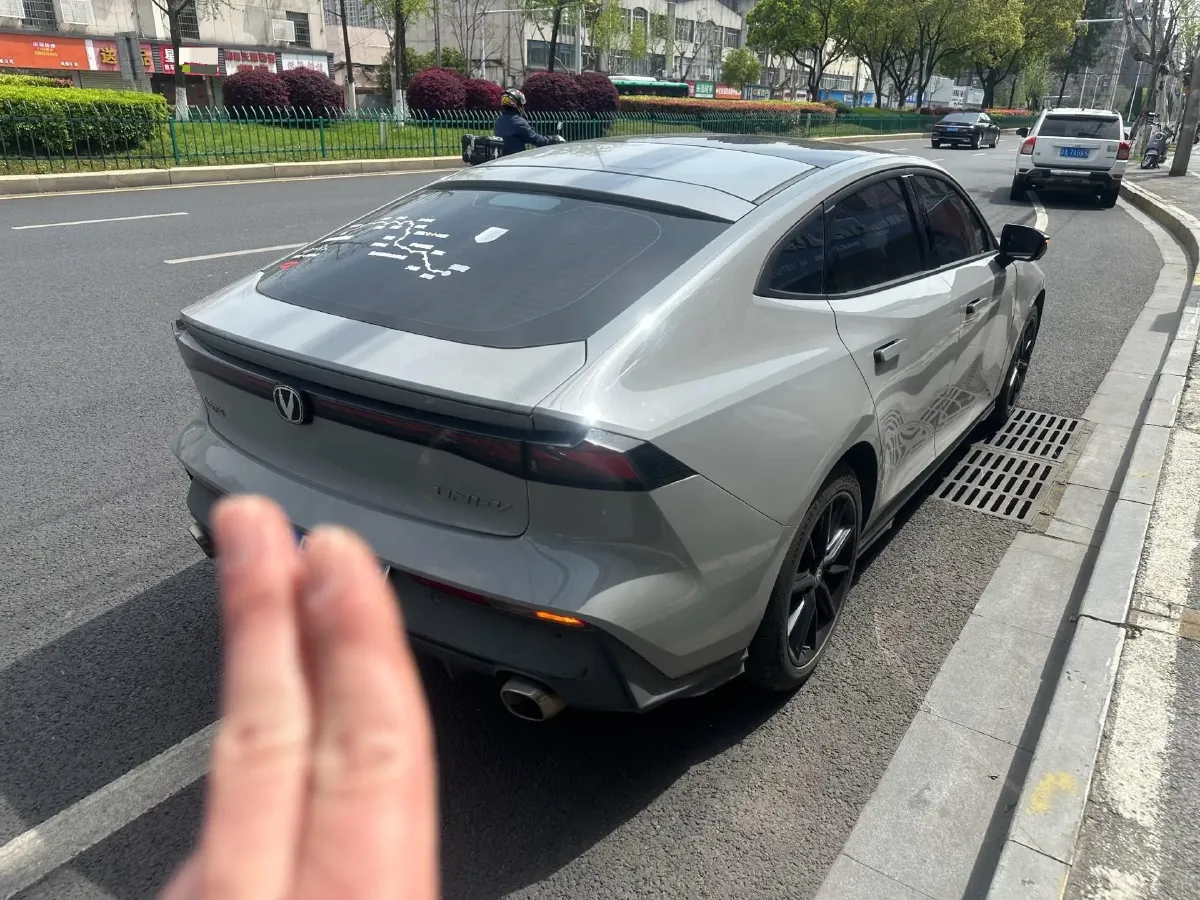 2022 ChangAn UNI-V 1.5T 188HP L4 7DCT,autocango,china used car exporter,china ev exporter,chinese used car exporter,chinese used ev exporter