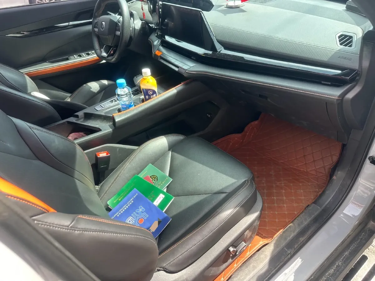 2022 ChangAn UNI-V 1.5T 188HP L4 7DCT,autocango,china used car exporter,china ev exporter,chinese used car exporter,chinese used ev exporter