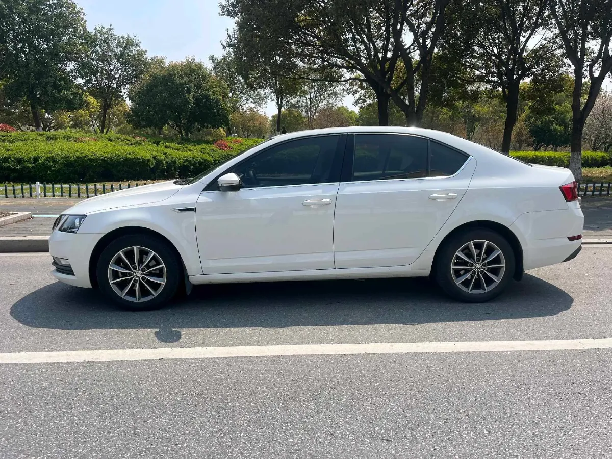 2019 Skoda Octavia 1.5L 116HP L4 6AT,autocango,china used car exporter,china ev exporter,chinese used car exporter,chinese used ev exporter