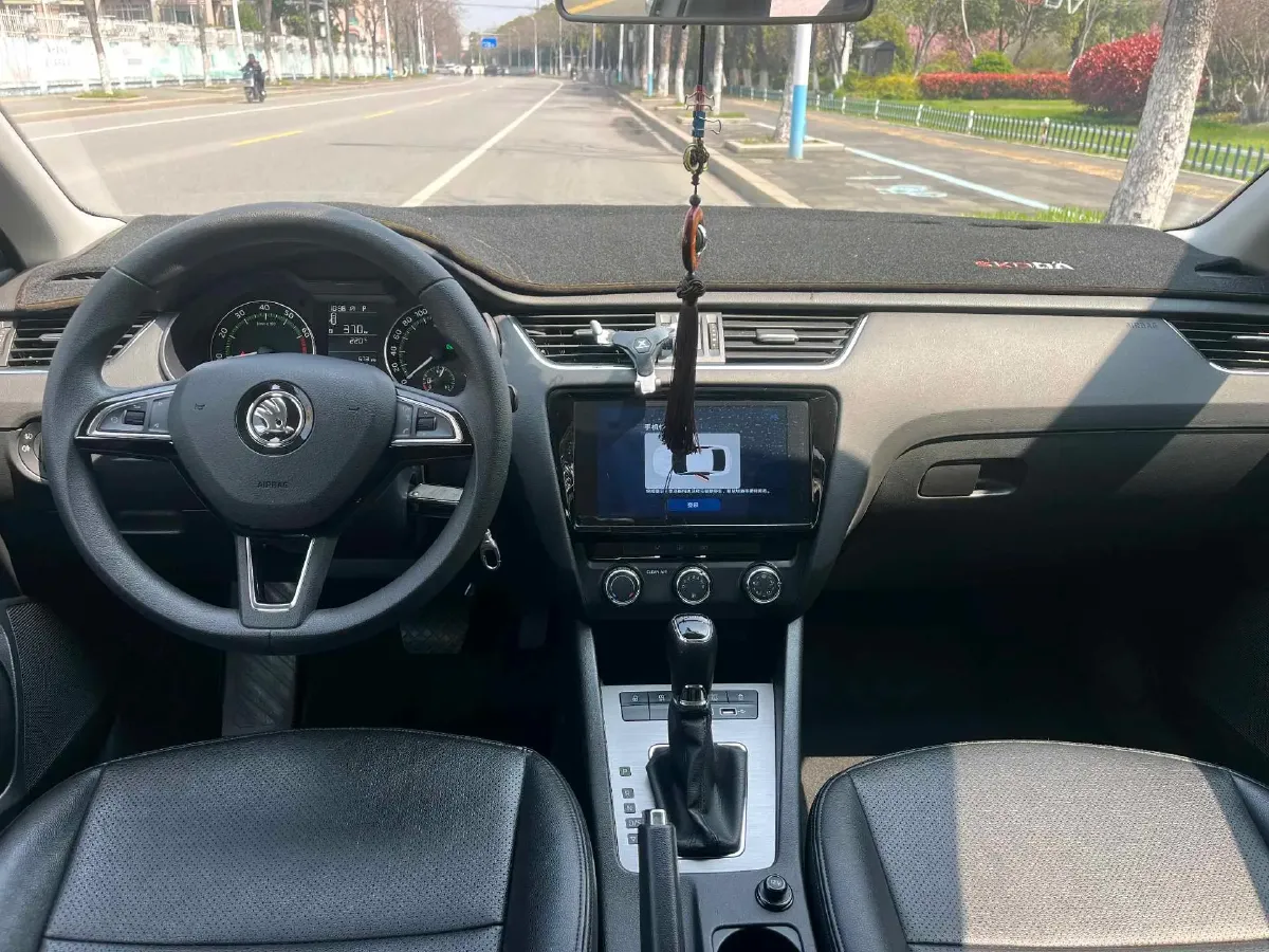 2019 Skoda Octavia 1.5L 116HP L4 6AT,autocango,china used car exporter,china ev exporter,chinese used car exporter,chinese used ev exporter