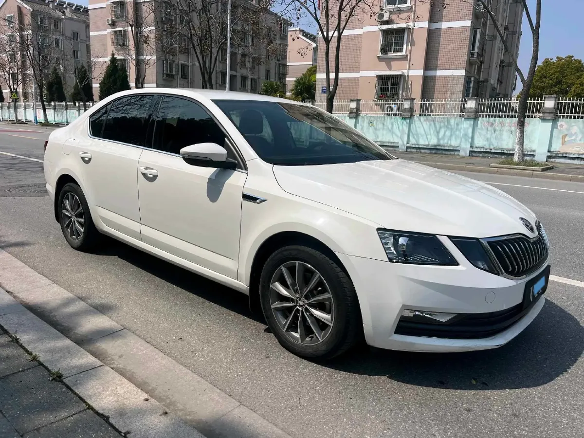 2019 Skoda Octavia 1.5L 116HP L4 6AT,autocango,china used car exporter,china ev exporter,chinese used car exporter,chinese used ev exporter