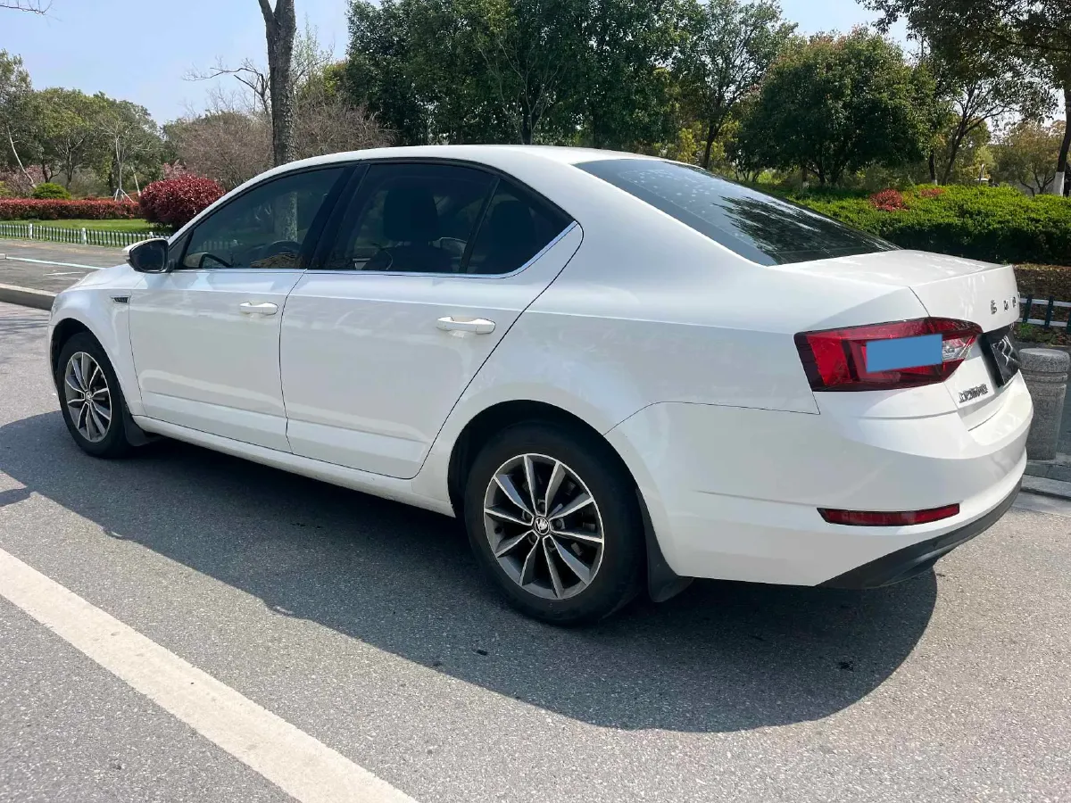 2019 Skoda Octavia 1.5L 116HP L4 6AT,autocango,china used car exporter,china ev exporter,chinese used car exporter,chinese used ev exporter