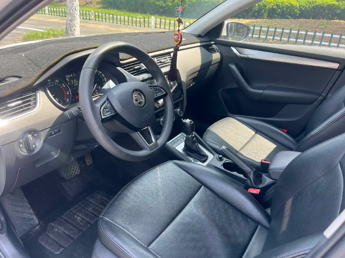 2019 Skoda Octavia 1.5L 116HP L4 6AT,autocango,china used car exporter,china ev exporter,chinese used car exporter,chinese used ev exporter