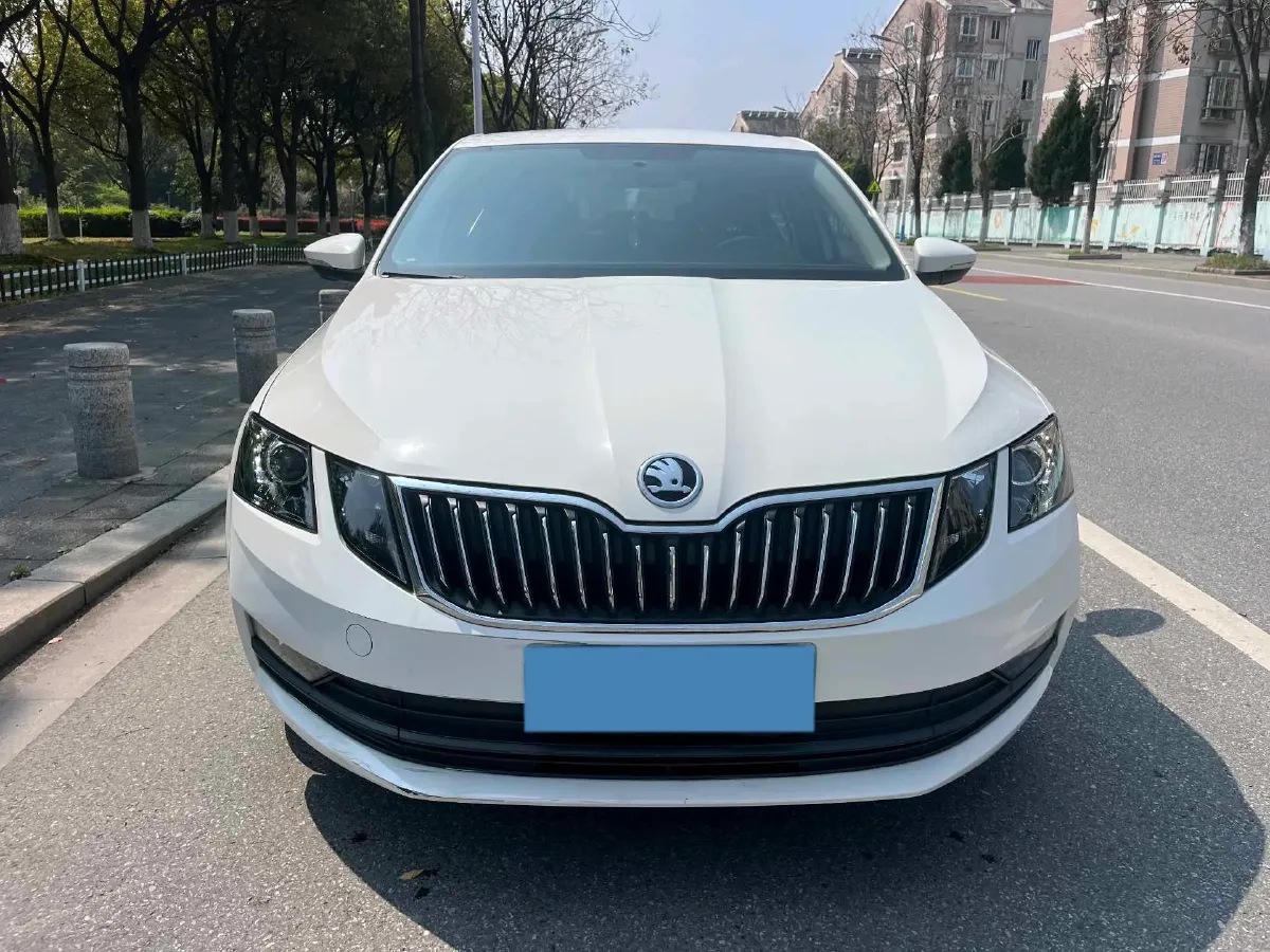2019 Skoda Octavia 1.5L 116HP L4 6AT,autocango,china used car exporter,china ev exporter,chinese used car exporter,chinese used ev exporter