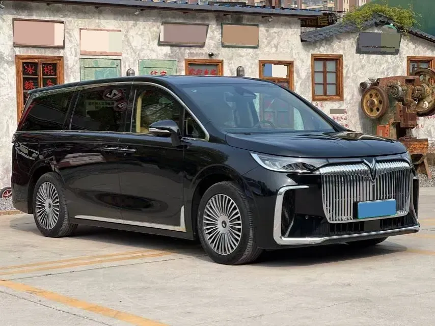 2025 Voyah Dream 1.5T 150HP L4 PHEV 41.7KWH,autocango,china used car exporter,china ev exporter,chinese used car exporter,chinese used ev exporter