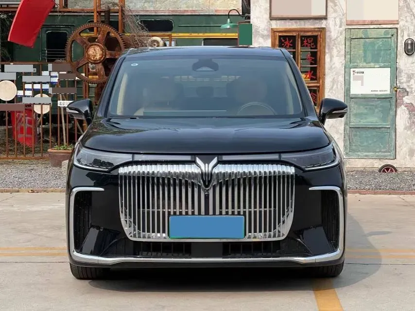 2025 Voyah Dream 1.5T 150HP L4 PHEV 41.7KWH,autocango,china used car exporter,china ev exporter,chinese used car exporter,chinese used ev exporter