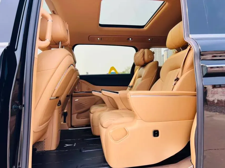 2025 Voyah Dream 1.5T 150HP L4 PHEV 41.7KWH,autocango,china used car exporter,china ev exporter,chinese used car exporter,chinese used ev exporter