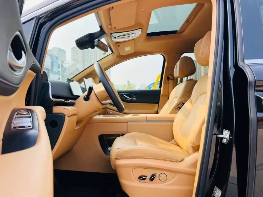 2025 Voyah Dream 1.5T 150HP L4 PHEV 41.7KWH,autocango,china used car exporter,china ev exporter,chinese used car exporter,chinese used ev exporter