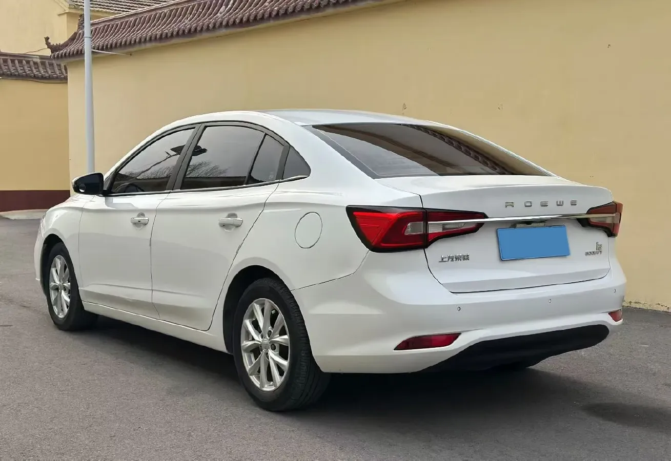 2019 Roewe i5 1.5L 120HP L4 5MT,autocango,china used car exporter,china ev exporter,chinese used car exporter,chinese used ev exporter