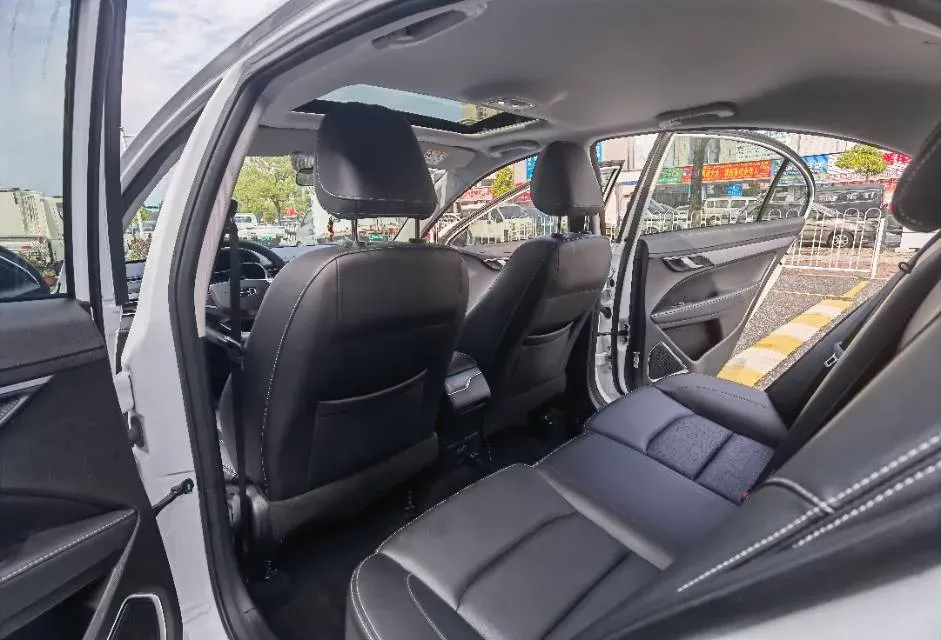 2021 BaoJun 530 1.5T 147HP L4 CVT,autocango,china used car exporter,china ev exporter,chinese used car exporter,chinese used ev exporter