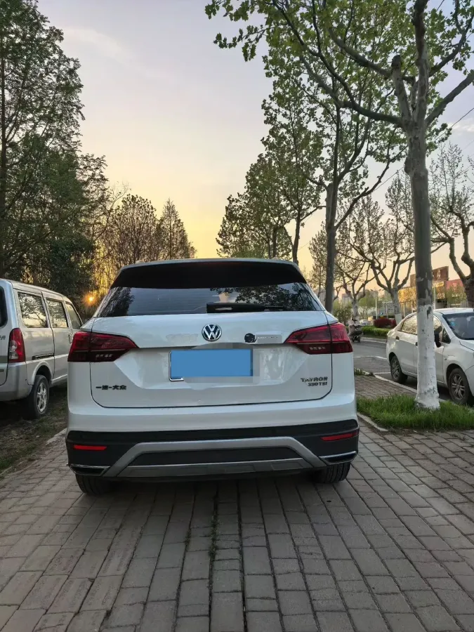 2019 Jeep Cherokee 2.0T 234HP L4 9AT,autocango,china used car exporter,china ev exporter,chinese used car exporter,chinese used ev exporter