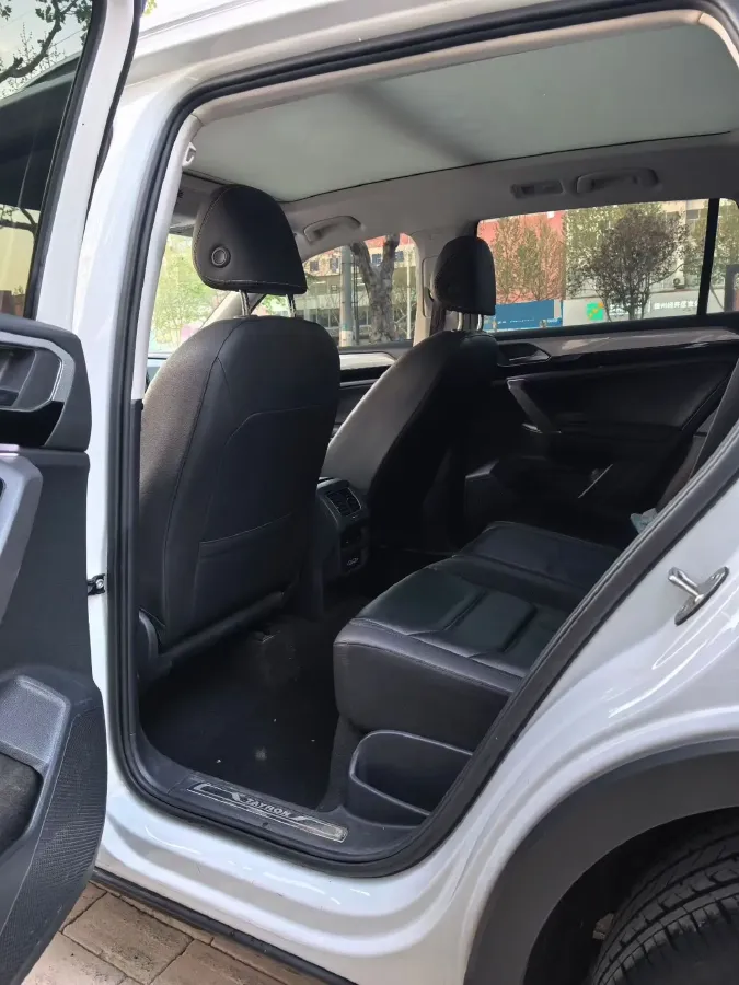 2019 Jeep Cherokee 2.0T 234HP L4 9AT,autocango,china used car exporter,china ev exporter,chinese used car exporter,chinese used ev exporter