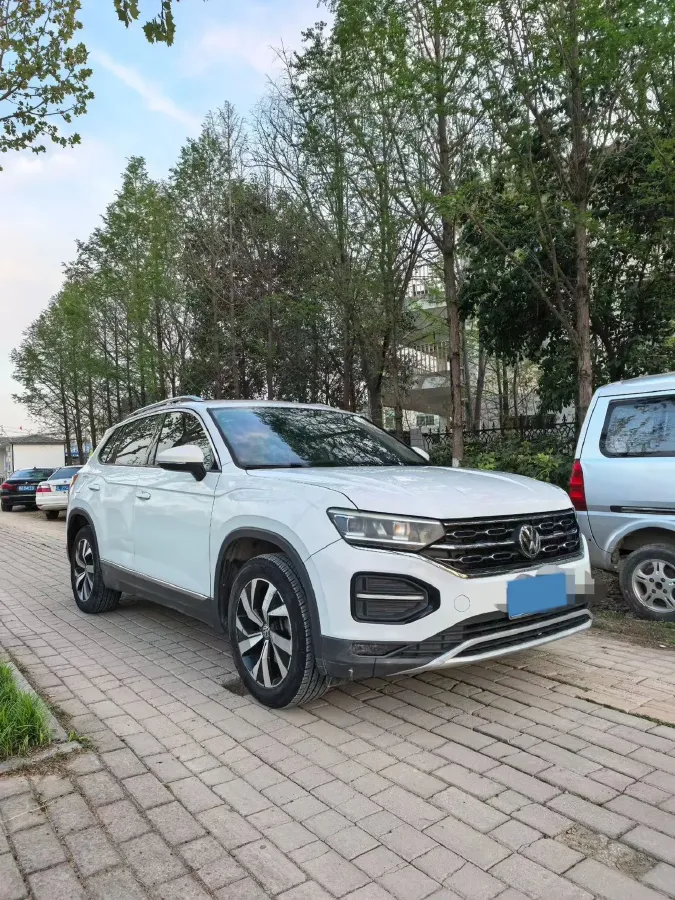 2019 Jeep Cherokee 2.0T 234HP L4 9AT,autocango,china used car exporter,china ev exporter,chinese used car exporter,chinese used ev exporter
