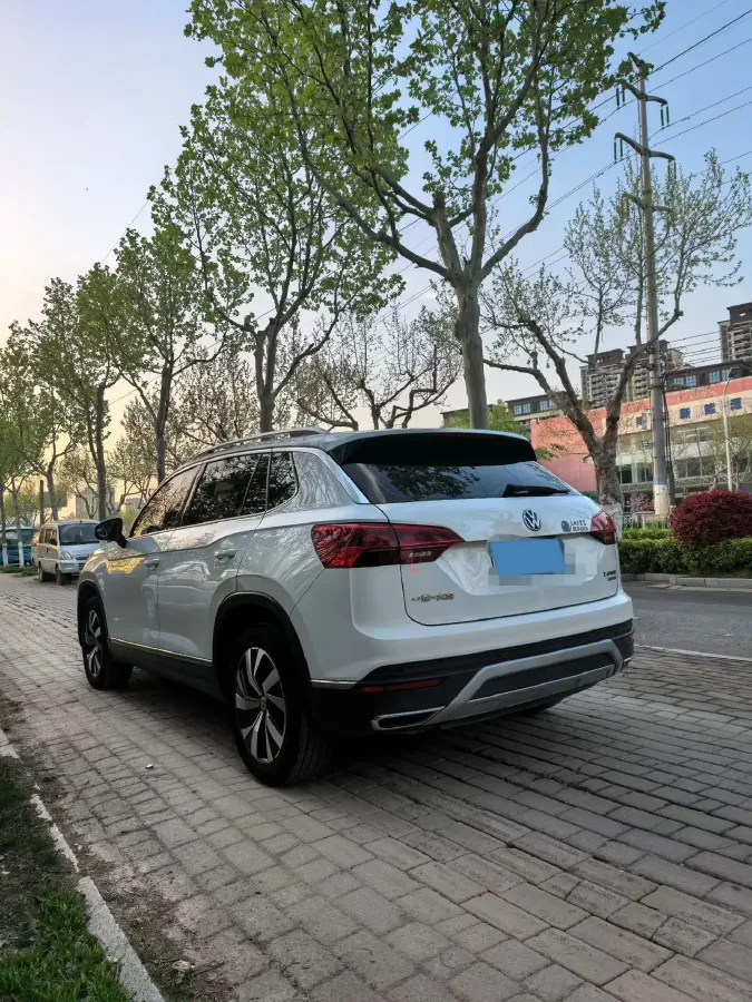 2019 Jeep Cherokee 2.0T 234HP L4 9AT,autocango,china used car exporter,china ev exporter,chinese used car exporter,chinese used ev exporter