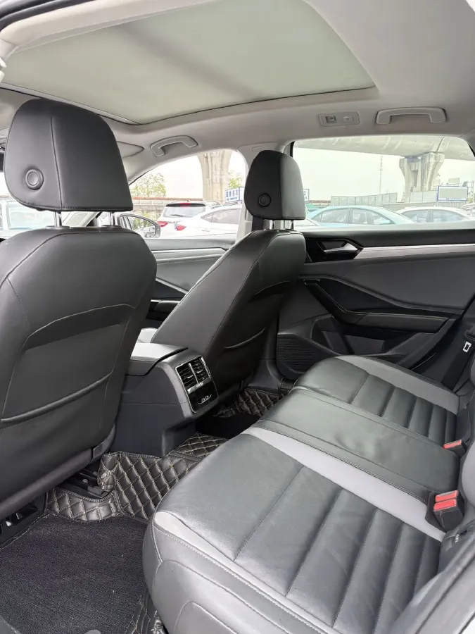 2019 Jeep Renegade 1.3T 173HP L4 7DCT,autocango,china used car exporter,china ev exporter,chinese used car exporter,chinese used ev exporter